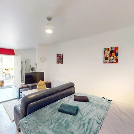 Spacious Studio Of 50 M In アパート Bieville-Beuville